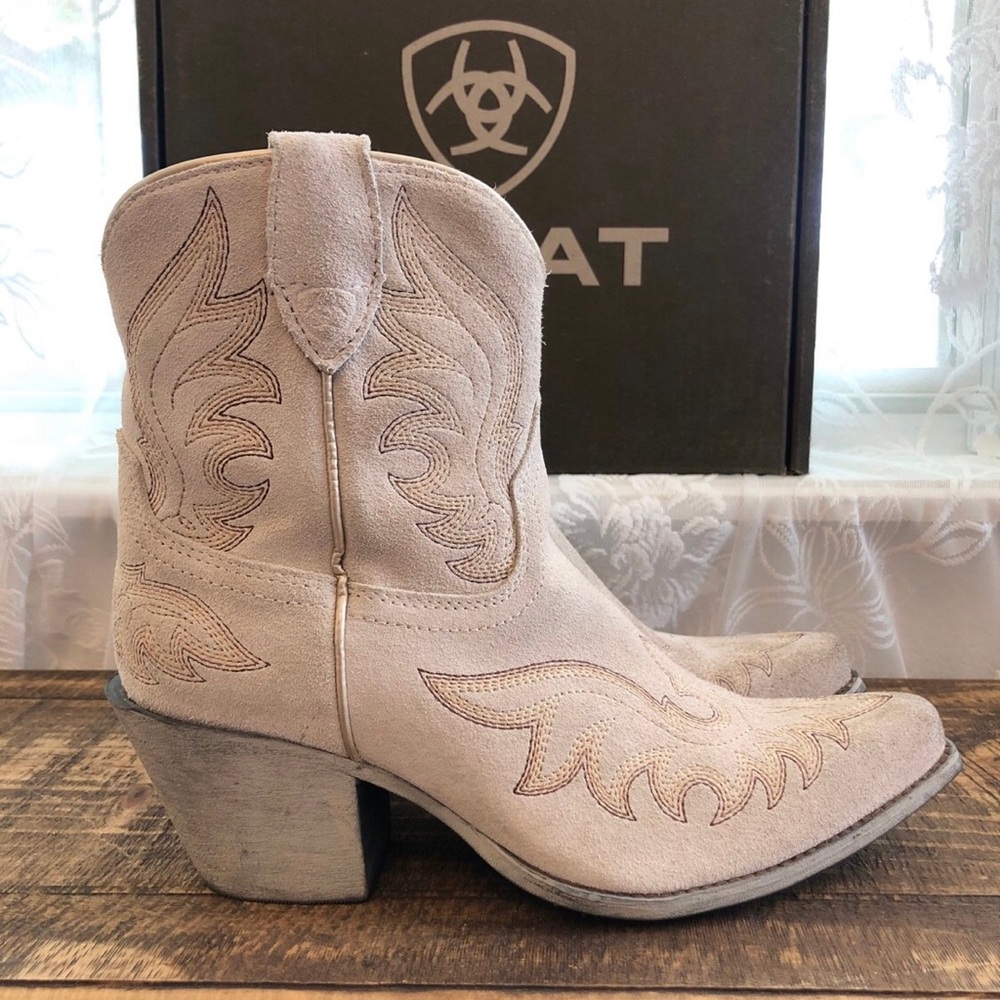 Ariat ~ Size 7 ~ Chandler Boots ~ White Cloud Suede - Picture 5 of 14